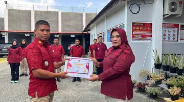 Wujudkan Kerja Unggul, Lapas Perempuan Sigli Beri Penghargaan Pegawai Teladan dalam Apel Pagi