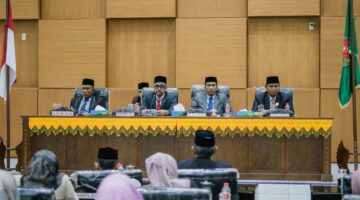 Bupati Pidie H. Sarjani Abdulla, S.H  diwakili Sekda Pidie Drs. Samsul Azhar menghadiri Rapat Paripurna Dewan Perwakilan Rakyat Kabupaten Pidie